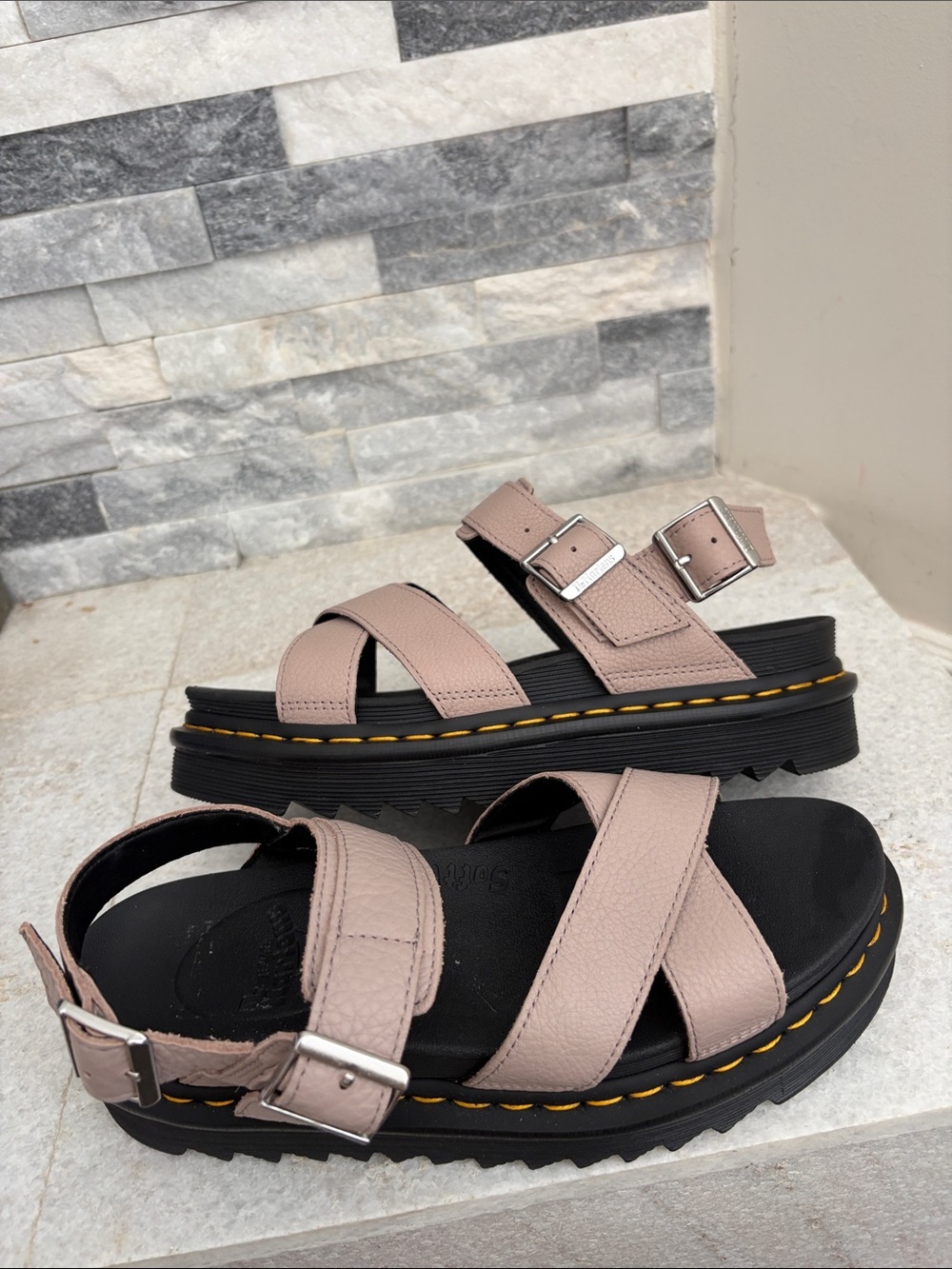 Dr. Martens voss II vintage taupe pisa sandals new no box size 9